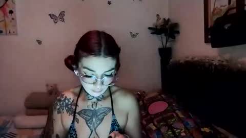 Snapshot of emilywhitee_ chatting on 02/05/25, 01:58 Valentina independent model online show from 02/05/25, 01:58