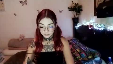 Snapshot of emilywhitee_ chatting on 02/07/25, 02:19 Valentina independent model online show from 02/07/25, 02:19