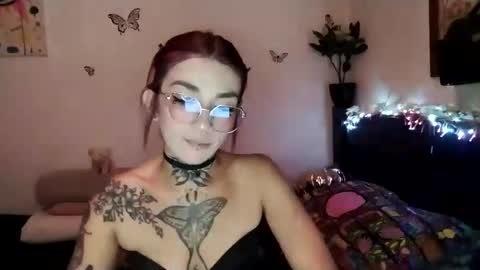 Snapshot of emilywhitee_ chatting on 02/11/25, 02:35 Valentina independent model online show from 02/11/25, 02:35