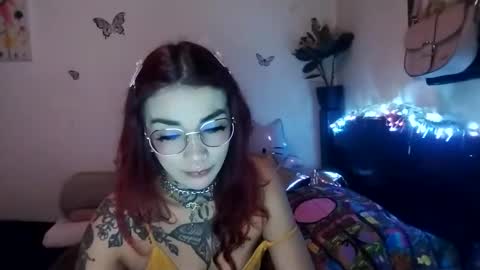 Snapshot of emilywhitee_ chatting on 02/26/25, 02:48 Valentina independent model online show from 02/26/25, 02:48