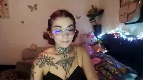 Snapshot of emilywhitee_ chatting on 03/10/25, 03:23 Valentina independent model online show from 03/10/25, 03:23