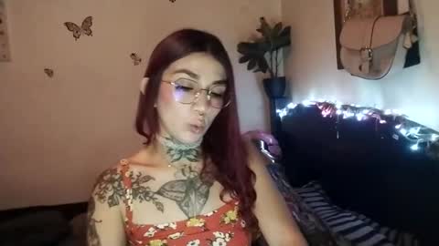 Snapshot of emilywhitee_ chatting on 10/08/25, 01:36 Valentina independent model online show from 10/08/25, 01:36