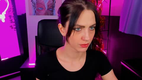 Snapshot of emilywiled chatting on 12/13/24, 11:23 Emily online show from 12/13/24, 11:23