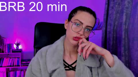 Snapshot of emilywiled chatting on 12/25/24, 11:22 Emily online show from 12/25/24, 11:22