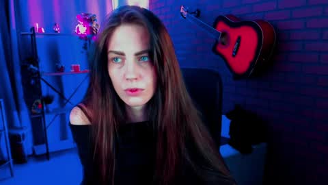 Snapshot of emilywiled chatting on 02/06/25, 08:18 Emily online show from 02/06/25, 08:18