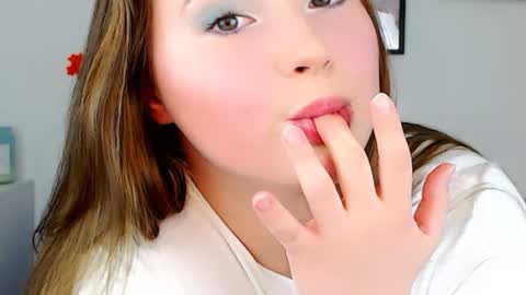 Snapshot of emilyxgrasez chatting on 12/11/24, 11:10 Emily online show from 12/11/24, 11:10