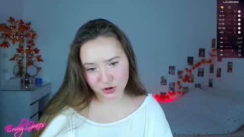 Snapshot of emilyxgrasez chatting on 09/19/25, 12:56 Emily online show from 09/19/25, 12:56