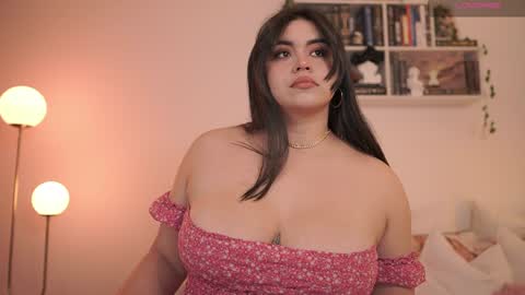 Snapshot of emilyxrose_ chatting on 02/03/25, 07:42 IG thickemmsss online show from 02/03/25, 07:42