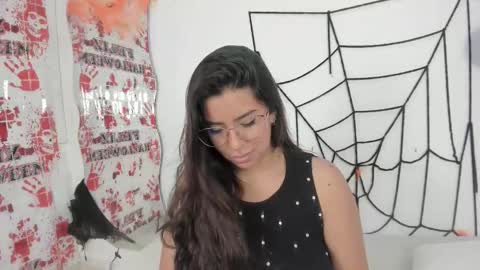 emilyy_cooperr online show from 10/18/25, 12:06