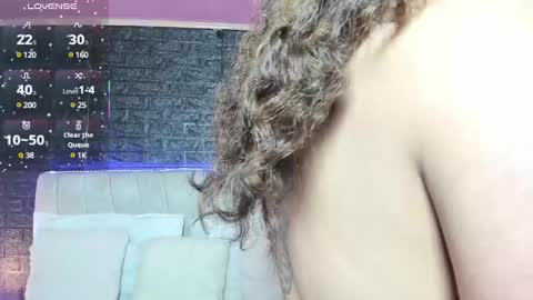 Snapshot of emilyy_sexy01 chatting on 02/07/25, 10:29 emilyy_sexy01 online show from 02/07/25, 10:29