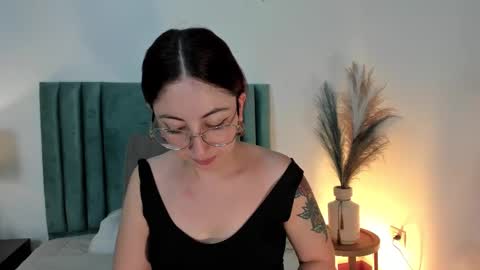 Snapshot of emilyywatson chatting on 03/04/25, 11:40 Emilyy Watson online show from 03/04/25, 11:40
