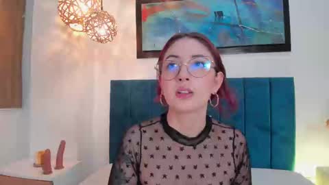 Snapshot of emilyywatson chatting on 09/26/25, 12:36 Emilyy Watson online show from 09/26/25, 12:36