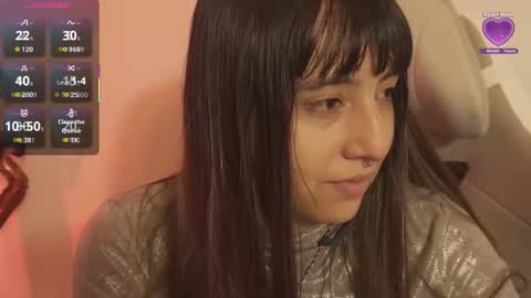 Snapshot of emitaa17228 chatting on 10/17/25, 08:33 emma online show from 10/17/25, 08:33