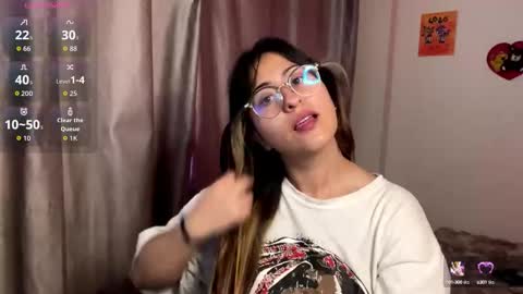 Snapshot of emma__bell_ chatting on 09/25/25, 01:37 Emma Is here online show from 09/25/25, 01:37
