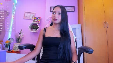 Emma Anturin online show from 10/22/25, 09:58