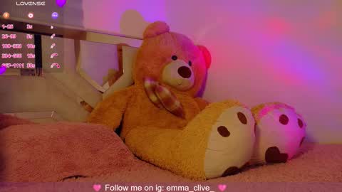 Snapshot of emma_clive chatting on 09/28/25, 11:10 Emma online show from 09/28/25, 11:10