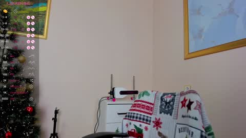 Snapshot of emma_clon chatting on 12/21/24, 02:09 Emma online show from 12/21/24, 02:09