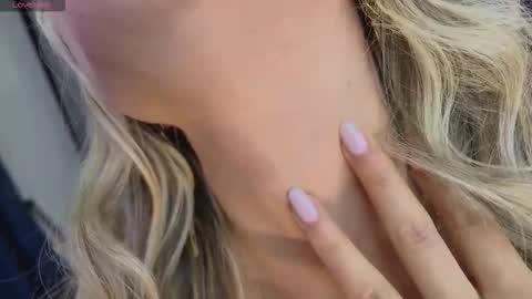 Snapshot of emma_coronel chatting on 10/19/25, 11:27 emma coronel online show from 10/19/25, 11:27