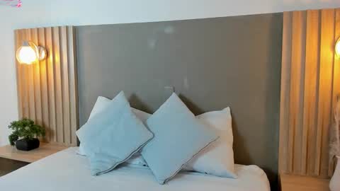 Snapshot of emma_fhox chatting on 10/08/25, 02:20 E M M A online show from 10/08/25, 02:20