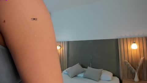 Snapshot of emma_fhox chatting on 10/12/25, 02:21 E M M A online show from 10/12/25, 02:21