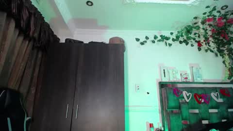 Snapshot of emma_hoot1 chatting on 02/25/25, 12:58 emma online show from 02/25/25, 12:58