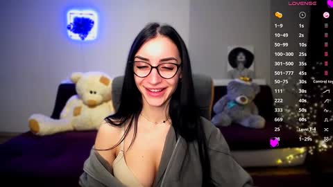 Snapshot of emma_jordan chatting on 12/20/24, 01:33 Emma online show from 12/20/24, 01:33