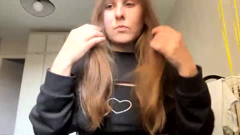 Snapshot of emma_just chatting on 02/12/25, 01:06 emma_just online show from 02/12/25, 01:06