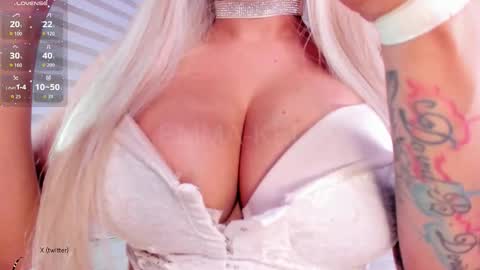 Snapshot of emma_kell chatting on 10/14/25, 02:23 Emma online show from 10/14/25, 02:23