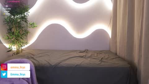 Emma online show from 11/19/25, 04:23