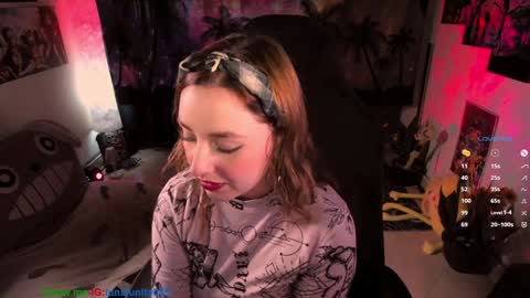 Snapshot of emma_luna059 chatting on 01/23/25, 10:33 LUNA online show from 01/23/25, 10:33