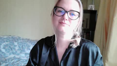 emma_misty_ online show from 10/21/25, 07:53