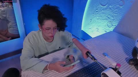 Snapshot of emma_nakamura chatting on 02/06/25, 10:04 online show from 02/06/25, 10:04