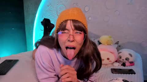 Snapshot of emma_nakamura chatting on 03/01/25, 01:07 online show from 03/01/25, 01:07