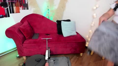 emma online show from 10/10/25, 11:31