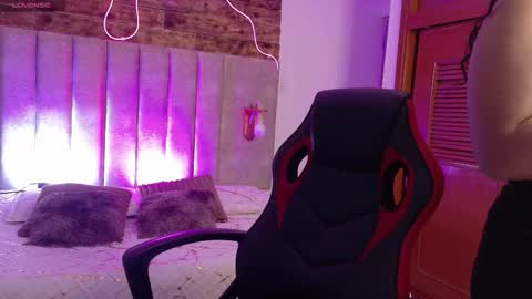 Snapshot of emma_visconti chatting on 10/17/25, 12:30 emma_visconti online show from 10/17/25, 12:30