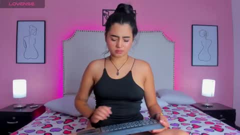 Snapshot of emma_whitee_ chatting on 09/09/25, 02:27 emma_whitee_ online show from 09/09/25, 02:27
