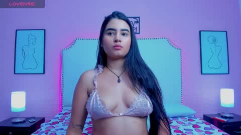 Snapshot of emma_whitee_ chatting on 09/23/25, 01:14 emma_whitee_ online show from 09/23/25, 01:14
