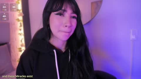 Snapshot of emma_woods__ chatting on 12/15/24, 03:31 emma_woods__ online show from 12/15/24, 03:31