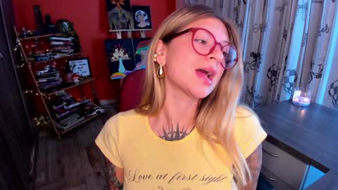 Snapshot of emmaa_hostt chatting on 01/13/25, 11:17 Ema .l. online show from 01/13/25, 11:17