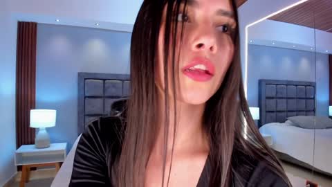 Snapshot of emmaa_robertts chatting on 12/19/24, 05:29 Emma Everyday From 0530 to 1430 Col Time online show from 12/19/24, 05:29