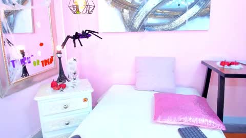 Snapshot of emmaa_sandoval chatting on 10/16/25, 05:36 Emma online show from 10/16/25, 05:36