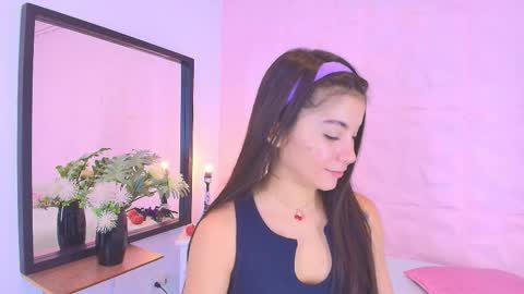 Snapshot of emmaa_sandoval chatting on 10/25/25, 07:19 Emma online show from 10/25/25, 07:19