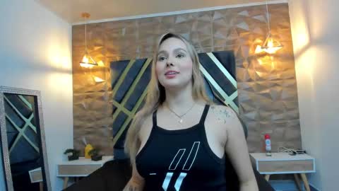Snapshot of emmaa_white_ chatting on 09/20/25, 05:14 EMMA online show from 09/20/25, 05:14