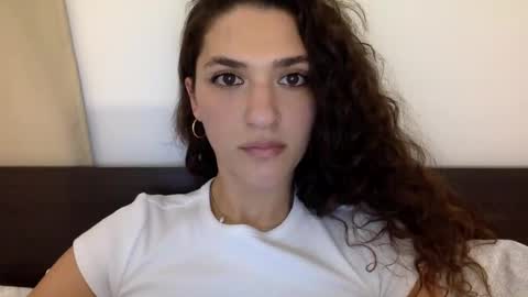 Snapshot of emmababy2322 chatting on 01/14/25, 08:37 Emma online show from 01/14/25, 08:37