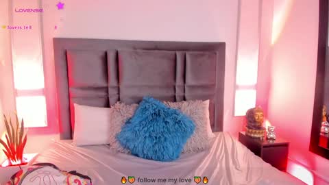 Snapshot of emmabecket2 chatting on 12/19/24, 10:45 emma becket online show from 12/19/24, 10:45