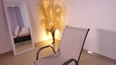 Snapshot of emmabeecker_ chatting on 11/13/25, 08:41 Emma online show from 11/13/25, 08:41