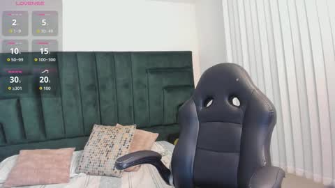 Snapshot of emmacarther chatting on 11/13/25, 05:56 Emma online show from 11/13/25, 05:56