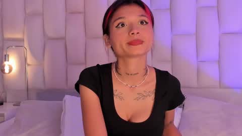 Snapshot of emmaduff_ chatting on 09/22/25, 12:18 online show from 09/22/25, 12:18
