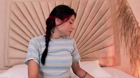 Snapshot of emmaduff_ chatting on 10/23/25, 11:42 online show from 10/23/25, 11:42