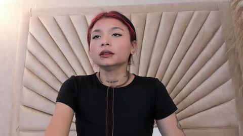 Snapshot of emmaduff_ chatting on 11/01/25, 12:51 online show from 11/01/25, 12:51